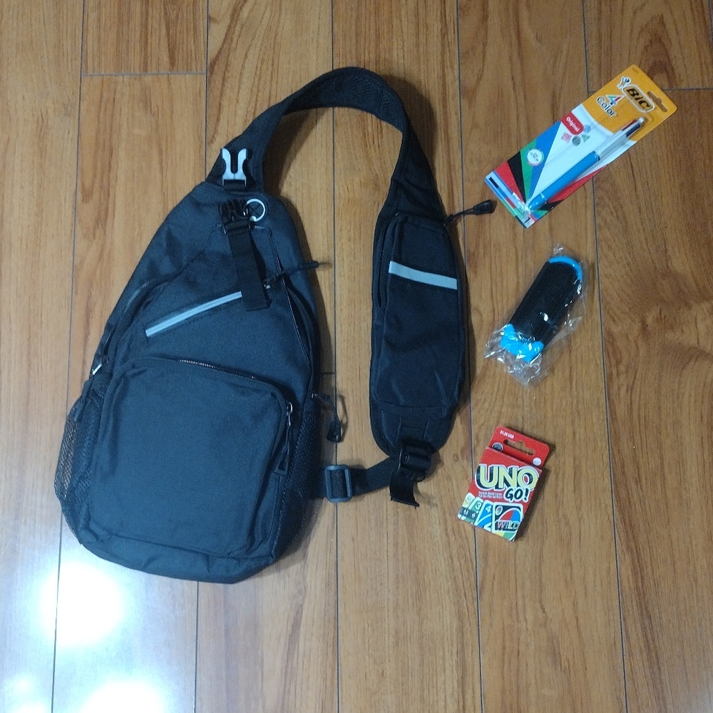 Movie&Men/Woman it's a black and gray backpack - Picture 3 of 17